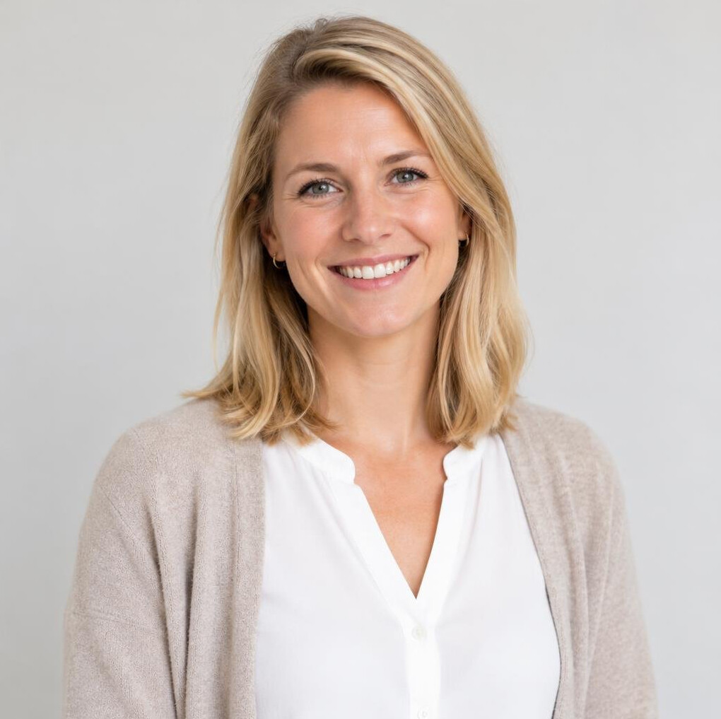 Portrait of a smiling woman in her early thirties with shoulder-length blonde hair